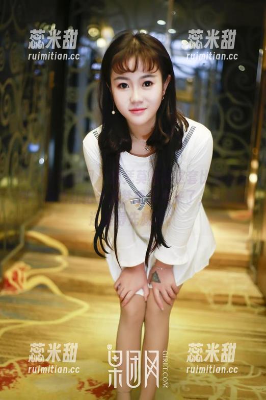 GIRLT果团网-莫雅淇 GIRLT果团网 - 就凭莫雅淇这套比基尼图包,海滩扛把子的梦想又回来了,虽然我还是得先减肥。