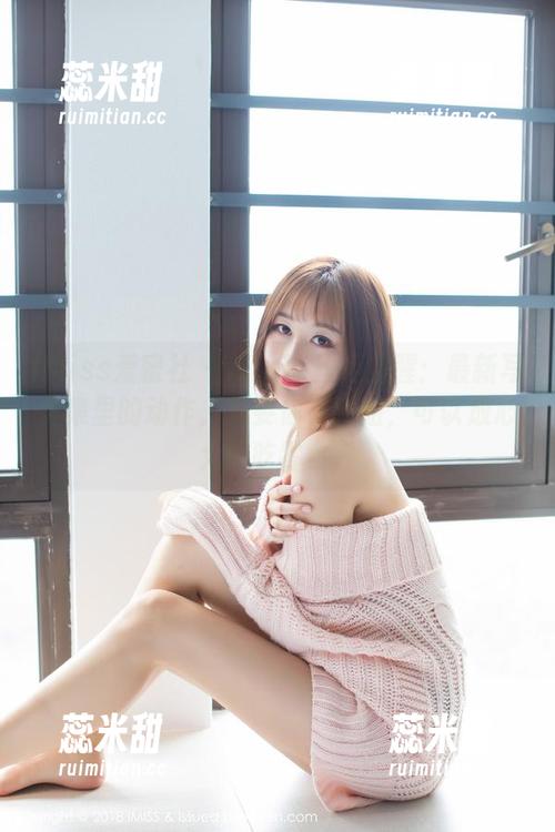 IMiss爱蜜社 - Winki丝姬提醒：最新写真集里的动作，只要你在！姐，可以放心大胆吃零食。