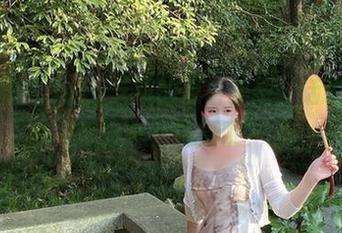 微密圈 – July芝岚的黑白美图，话说这壁纸该怎么选择呢？