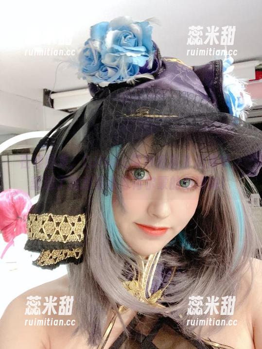 Luisa_零纱 在线图集:Luisa_零纱和喜多川海梦,塑造了我对青春与荷尔蒙的新理解!