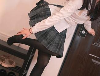 Quan冉有点饿的崩坏写真：星穹里偶尔会有泡面