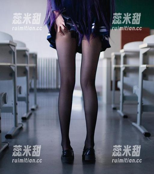Sakiiii翎柒 不知道Sakiiii翎柒的蕾丝睡衣能带来什么,分享这原图时,脑海里乱七八糟却乐开了花。