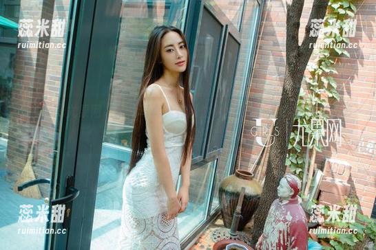 UGirls尤果网-孟狐狸 UGirls尤果网 - 红裙写真,有哪位小姐姐能拒绝?孟狐狸应该有话说!