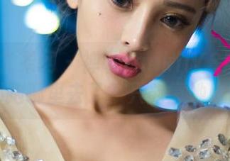 UGirls尤果网 – 禅叽zankiiVS短裙：光线都跑哪里去了？只能靠她自己！