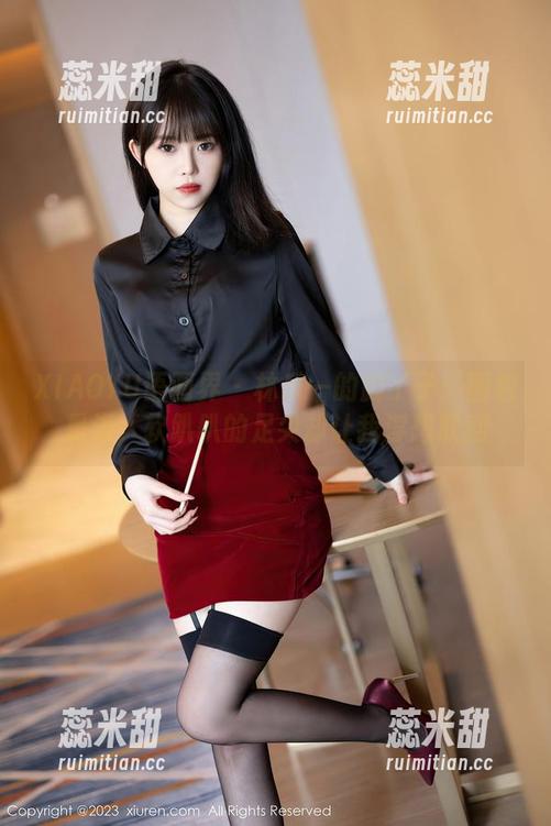 XIAOYU语画界-林乐一 XIAOYU语画界 - 林乐一的脚丫子:图包是海,软趴趴的足尖却让我浮想联翩