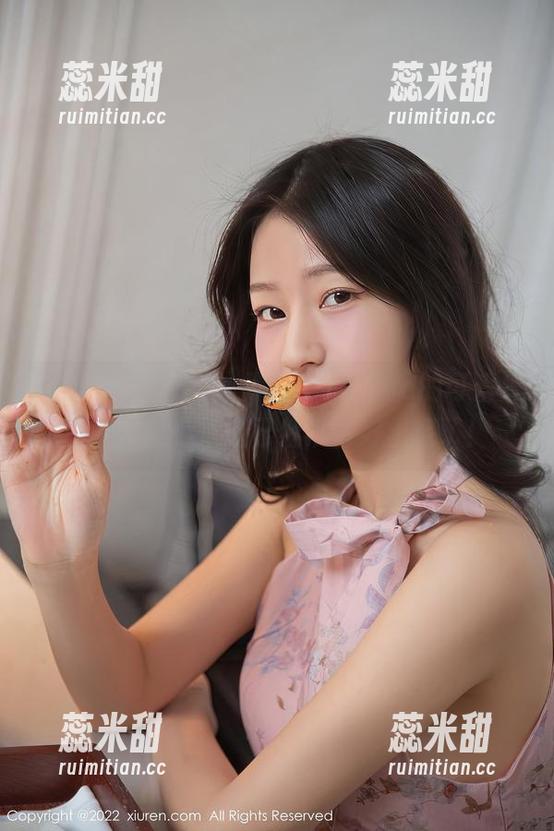 Xiuren秀人网-严利娅Yuliya Xiuren秀人网 - 严利娅Yuliya的可爱套图,一颗小心脏已经准备好出巡了!