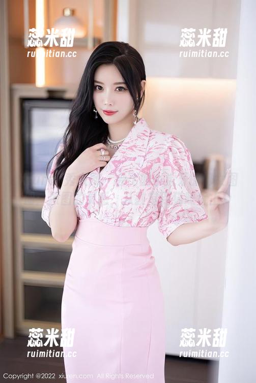 Xiuren秀人网-会飞的小虎牙 Xiuren秀人网 - 会飞的小虎牙的修女图册:原图的灵感,从教堂到猫咪背上!