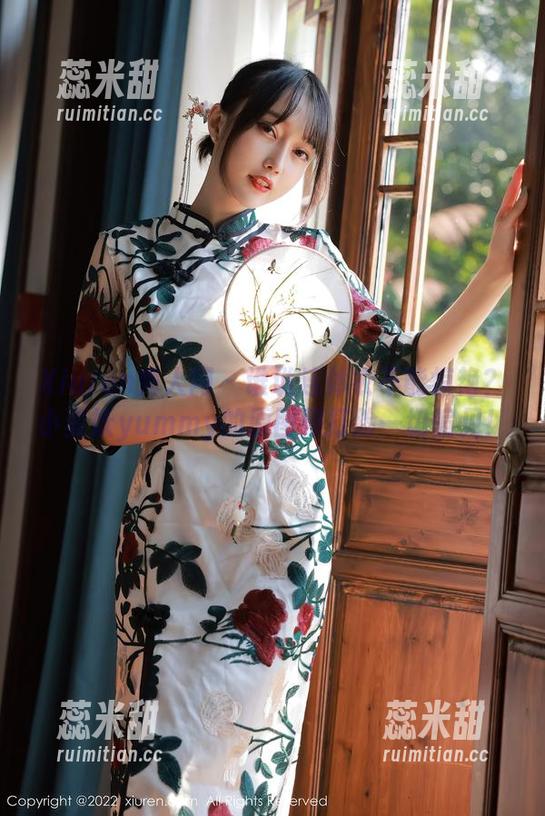 Xiuren秀人网-小蛮妖yummy Xiuren秀人网 - 谁说连体衣不能惊艳?小蛮妖yummy的原图照打脸一切偏见!