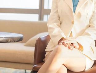 Xiuren秀人网 – 向明日花桃桃致敬，高清修女角色的每一张图片都传达着不同的情绪。