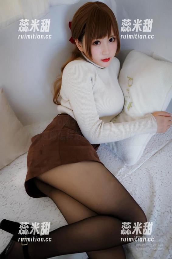 nyako喵子大魔王 精选!nyako喵子大魔王的秘书套图,想知道她怎样把工作变得有趣?