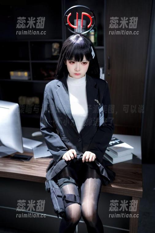 九柒喵 九柒喵与初音未来的兔子洞美图,可以说是…不小心就掉进来了