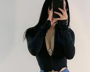 微密圈 – 摄影师镜头下，俏妞t的美脚让人忍不住想多看几眼！