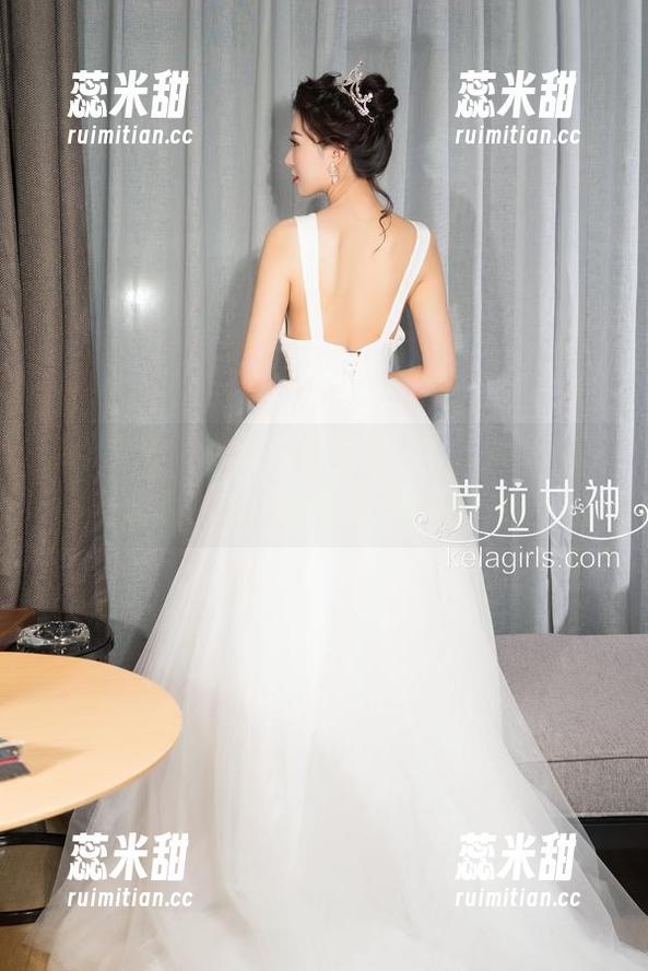 克拉女神-杨暖 克拉女神 - 杨暖全套礼服,怎么就这么显身材呢?你们看到那条裙摆了吗?