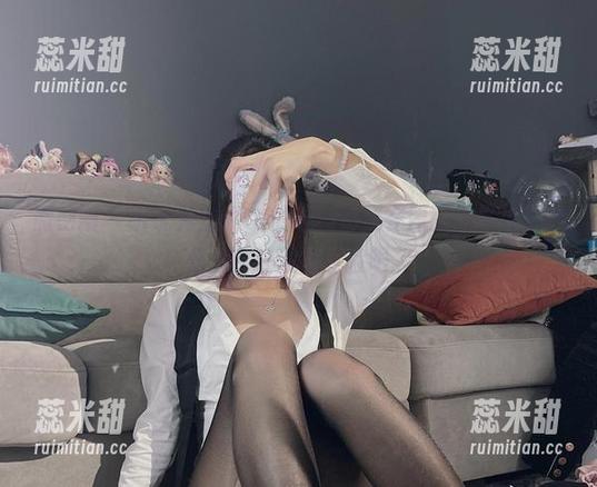 微密圈 - 听说兔宝妮to的透明特质在原图里显现，算是一种轻盈的冒险吧。