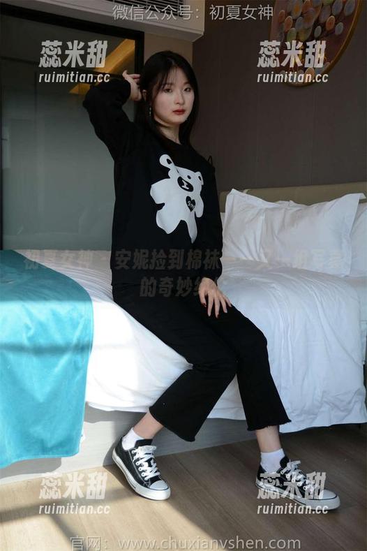初夏女神-安妮 初夏女神 - 安妮捡到棉袜——又一组写真的奇妙绝伦