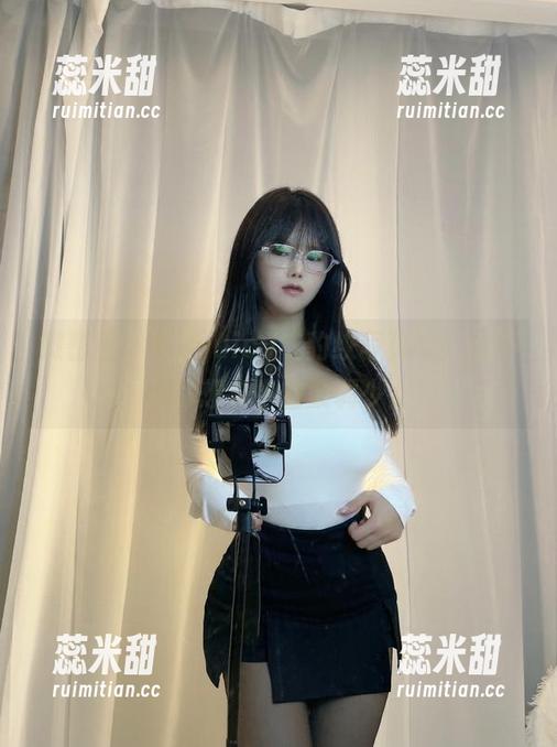 可馨juicy 微密圈 - 可馨juicy“豹纹写真”:这不是你想象中的柔弱少女