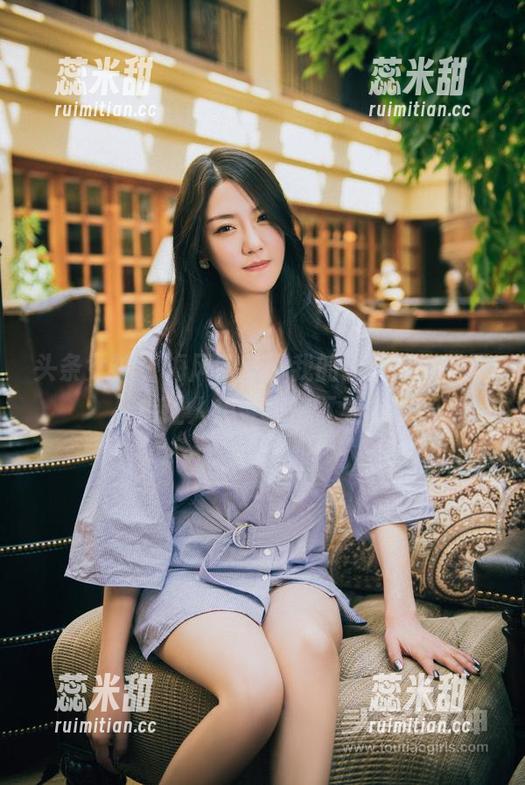 头条女神 - 海风吹乱了我的发，琳琳的图库让人想要一键下载。