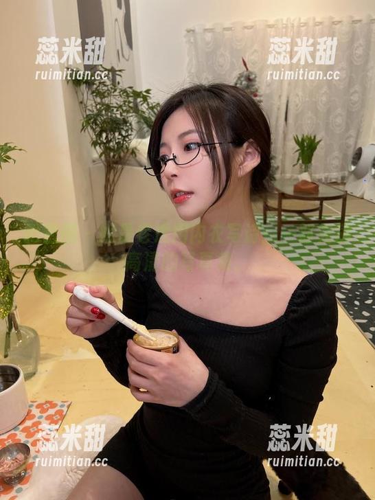 妮是老虎 微密圈 - 妮是老虎用内衣写诗:一部充满高清的写真集。
