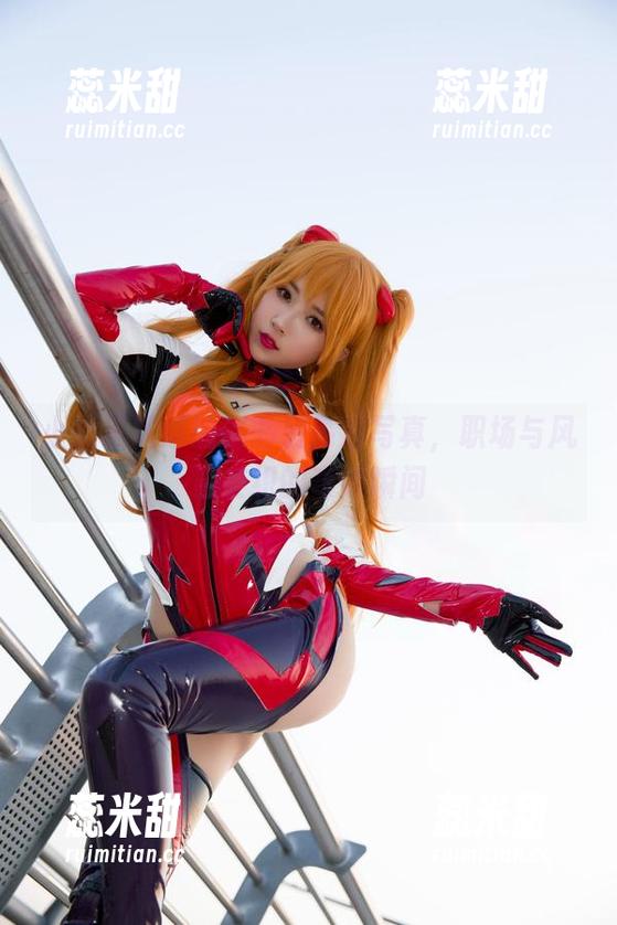 小女巫露娜 小女巫露娜的秘书装高清写真,职场与风情交织的奇妙瞬间