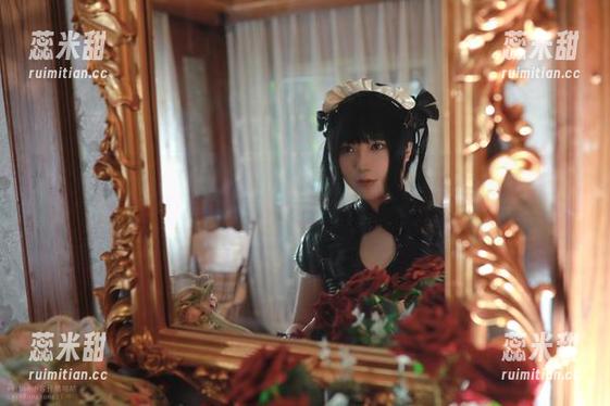 小容仔咕咕咕w 小容仔咕咕咕w的新作“容鸽”美图,这次的风格让我有点想多了,是不是有点大胆呢?