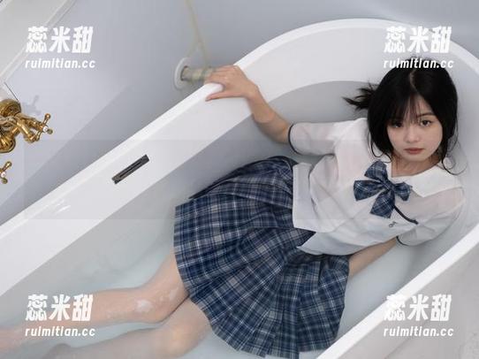 少女秩序-鹿可 少女秩序 - 鹿可的全套校园游历,原图保留她的代入感,连操场的草都觉得羞涩!