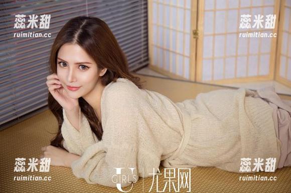 尤果网 - 又一个未解之谜：Maggie这次的丝袜写真集究竟有什么新鲜玩意儿？