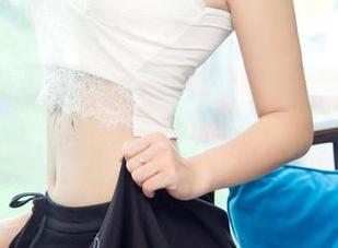 尤果网 – 想必这就是‘全套’的定义：Mikka涵涵用牛仔裤改变了我的服饰观！
