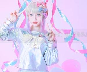尤猫醒醒ovo的少女写真，也许在向我们展示什么，或者只是想让我多看几眼？