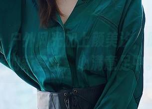 尤蜜荟 – 户外风光加上颜美汐，原图就是我的新壁纸，心满意足中。