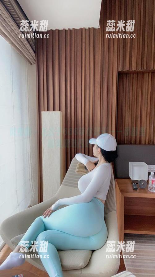 左公子666 微密圈 - 左公子666带你逛逛——原图里的美腿选四选一?