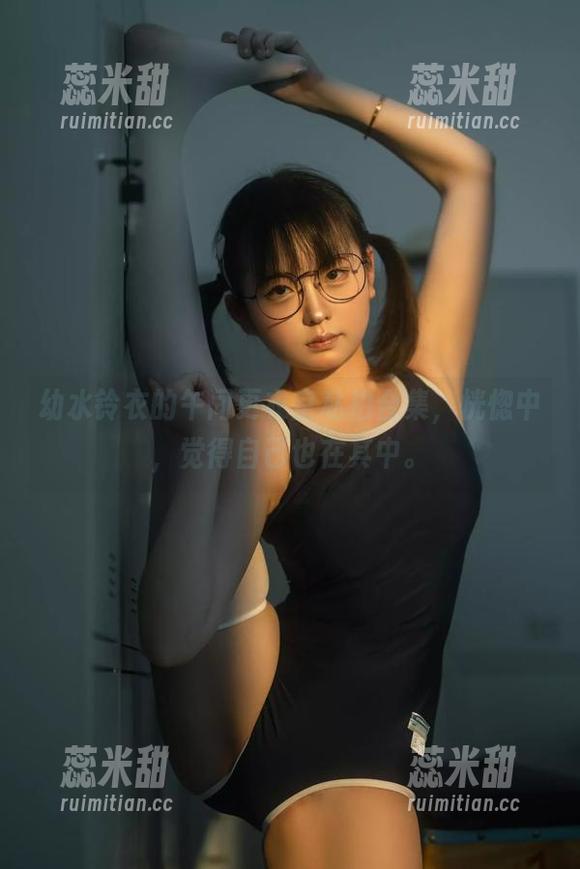幼水铃衣的午间更衣室私拍合集，恍惚中，觉得自己也在其中。