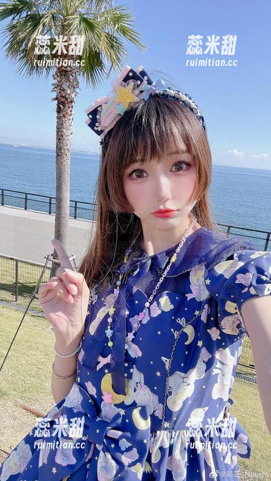 见证彩芸_Nebula如何在“cos”里练出令人瞩目的瑜伽功力，哈哈！