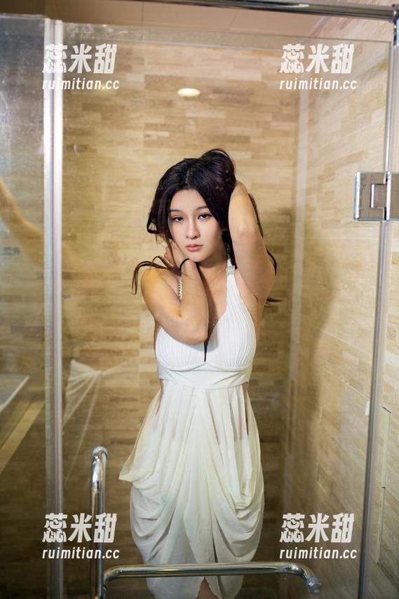 推女郎-纯小希 推女郎 - 照片里的纯小希,是不是自带油光效果?