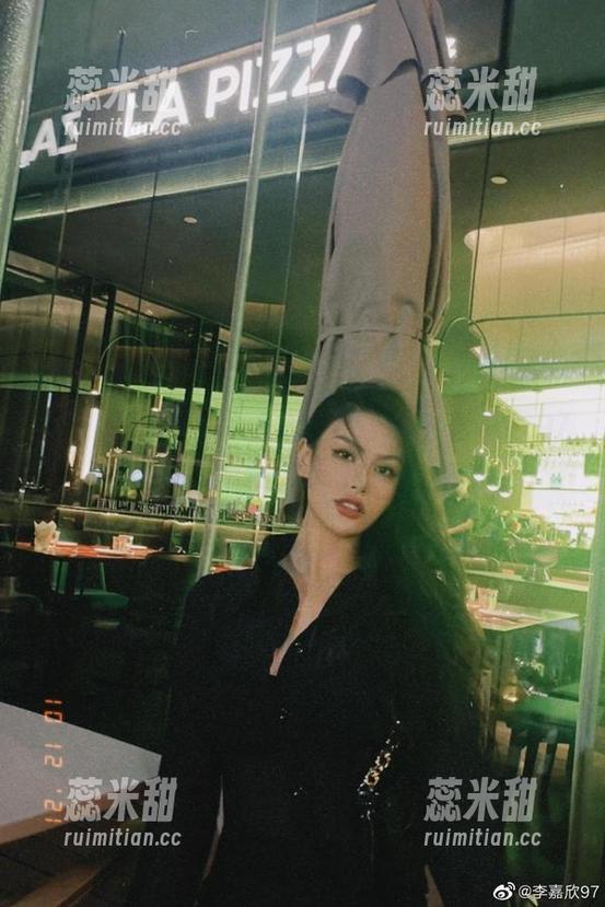 李嘉欣97 微密圈 - 奶牛写真集里藏了啥?李嘉欣97带你找乐子!