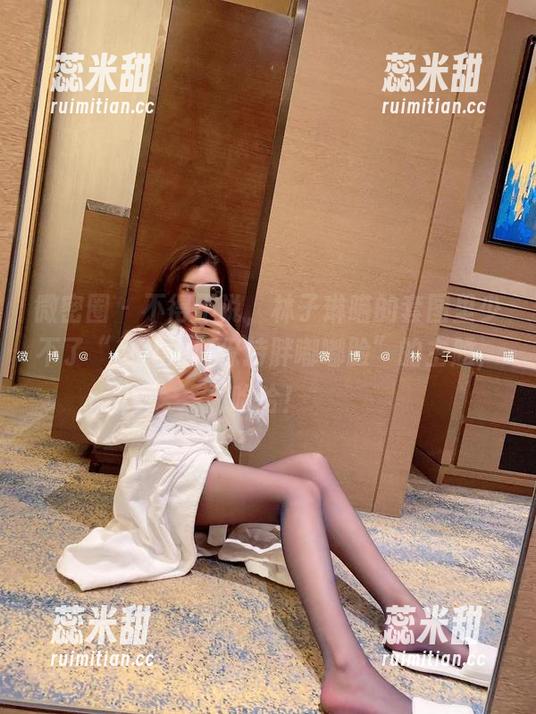 微密圈 - 不得不说，林子琳喵的套图里少不了“少女如何保持胖嘟嘟脸”的主题，哈哈！
