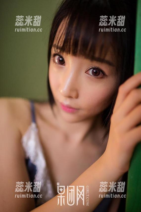 果团网-周于希 果团网 - 学姐周于希和她的写真:完全是学霸兼职模特的现实版!