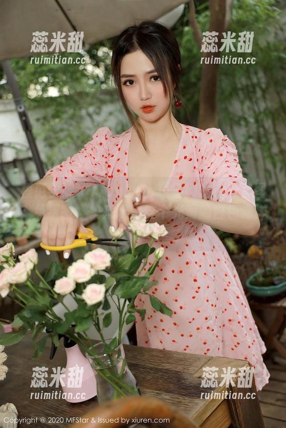 模范学院 - Manuela玛鲁娜的纯白套图？免费啦，快来瞧瞧这个光滑的白色海洋！