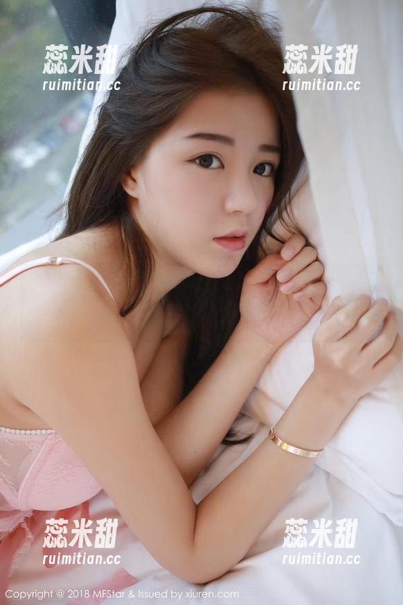 模范学院-果儿Victoria 模范学院 - 果儿Victoria,爱穿西装的秘书,里面的资源让人忍不住想多看几眼