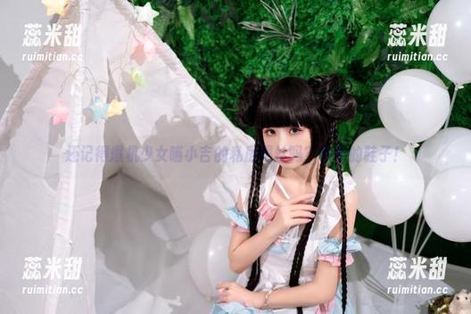 爆机少女喵小吉 还记得爆机少女喵小吉的私房黑丝吗?瞧她的鞋子!