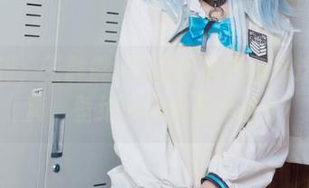 想不到，王胖胖u的浴缸里还藏着这种写真，壁纸都没他有个性！