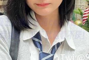 眼酱大魔王w的连衣裙cos，时而甜美，时而疯狂，反正就是看不厌！