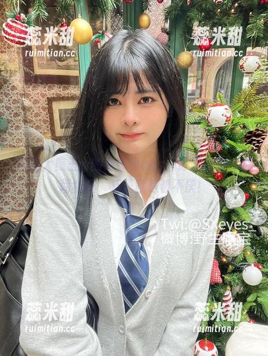 眼酱大魔王w 眼酱大魔王w的连衣裙cos,时而甜美,时而疯狂,反正就是看不厌!