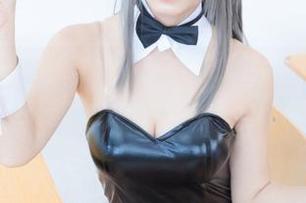 长腿那么美，神楽坂真冬可得小心把自己摔在照片里。