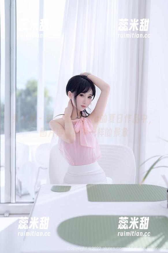 秀人网 - 在一颗甜蛋黄a的夏日作品中，图片浮现出不一样的景象
