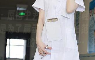 秀人网 – 原图中尹甜甜的高跟鞋合集，试鞋终究是为了展示我的“女王范”还是考验我的重心平衡呢…