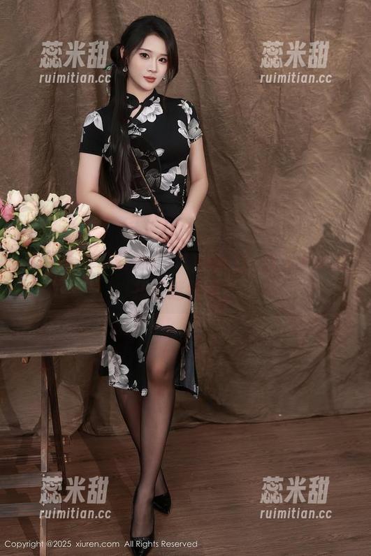 秀人网-徐莉芝Botty 秀人网 - 徐莉芝Botty+黑丝=滑入不可自拔的迷雾中?