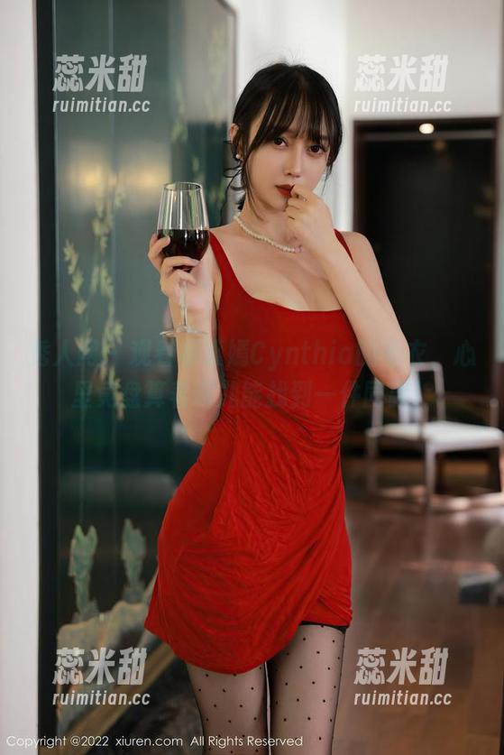 秀人网-杨紫嫣Cynthia 秀人网 - 观看杨紫嫣Cynthia的毛衣,心里竟盘算着哪儿能找到一件同款!
