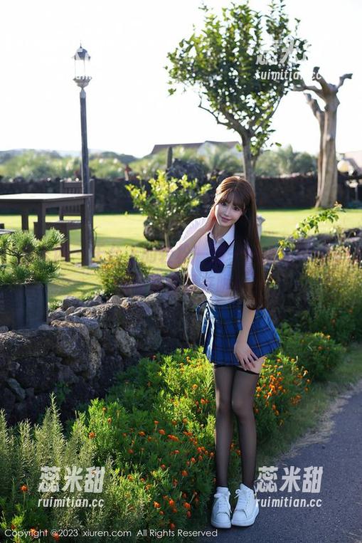秀人网-瑶瑶baby 秀人网 - 天台上的轻松一刻——瑶瑶baby的写真实录来啦!