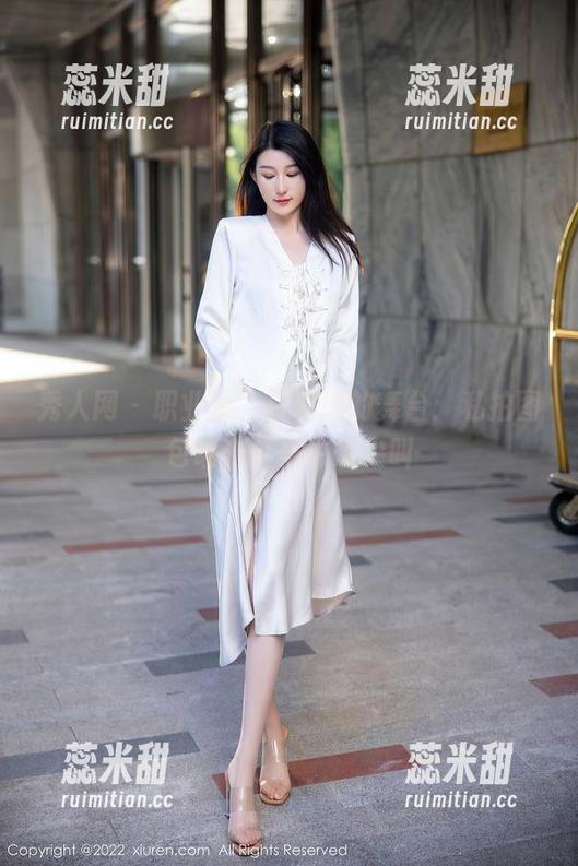 秀人网-白琮瑗 秀人网 - 职业装,白琮瑗的舞台:私拍图包让办公桌也想尖叫