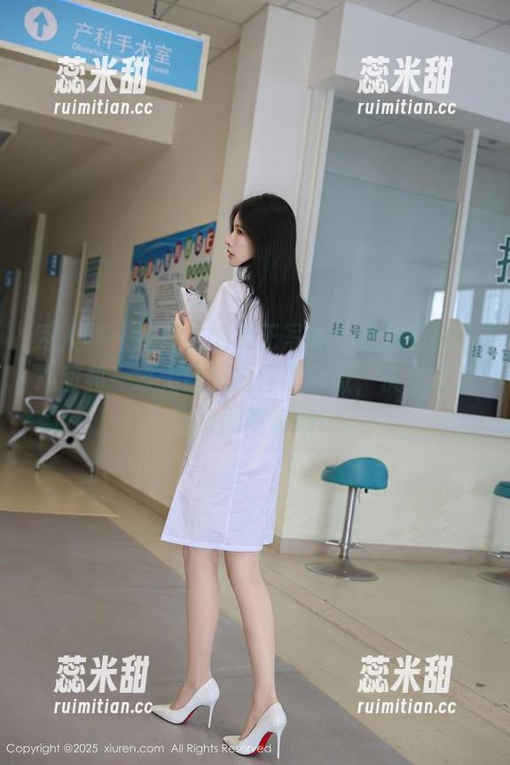 秀人网 - 陈赞之的女王写真，里面有我的心脏和一堆无意义的自我骄傲，快来欣赏这组别致套图！